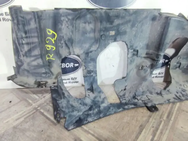 Пыльник двигателя правый Range Rover L322 09-12