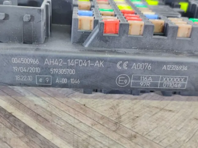 Блок предохранителей салонный Range Rover L322 09+