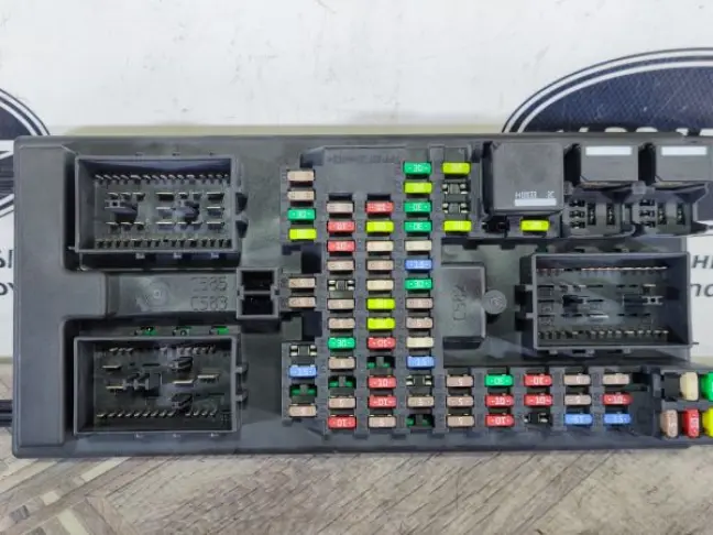 Блок предохранителей салонный Range Rover L322 09+