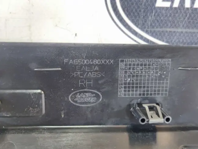 Вставка в торпеду справа Range Rover L322 07-12