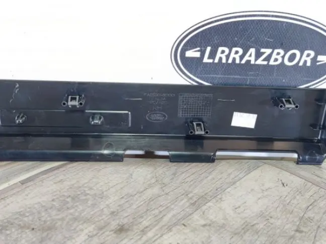 Вставка в торпеду справа Range Rover L322 07-12