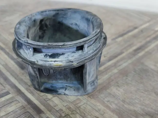 Патрубок правый Land Rover Range Rover 3 L322 4.4