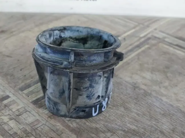 Патрубок правый Land Rover Range Rover 3 L322 4.4