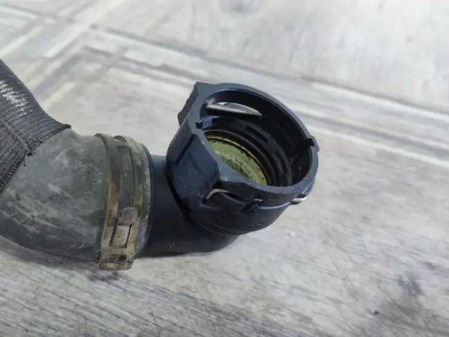 Патрубок охлаждения от блока Range Rover Sport 3.0