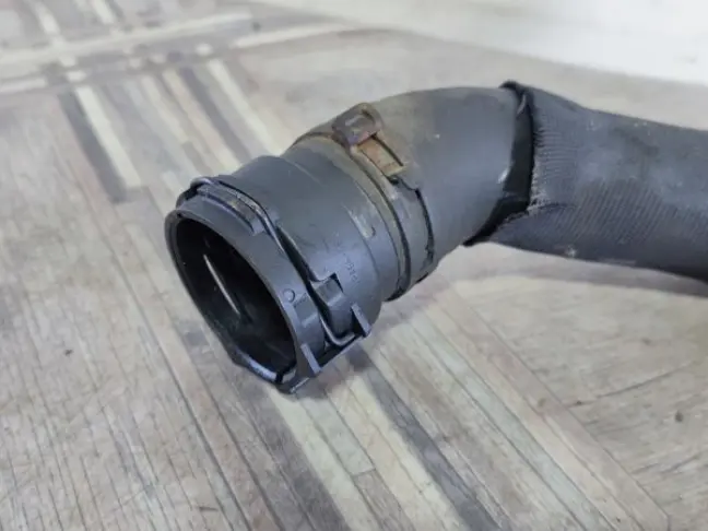 Патрубок охлаждения от блока Range Rover Sport 3.0