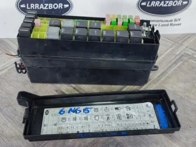 Блок предохранителей под капот Sport L320 3.0