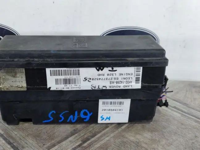 Блок предохранителей под капот Sport L320 3.0