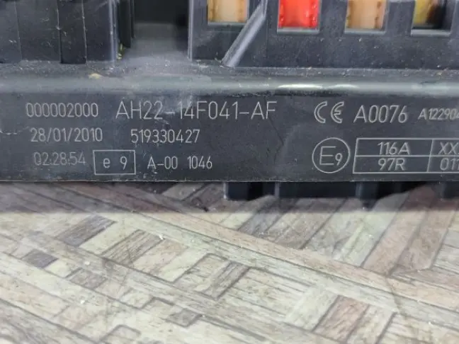 Блок предохранителей салонный DISCOVERY 4 L319 3.0