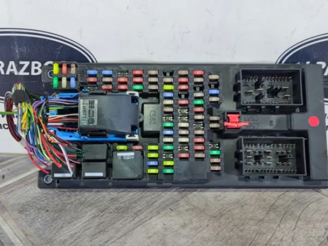 Блок предохранителей салонный DISCOVERY 4 L319 3.0