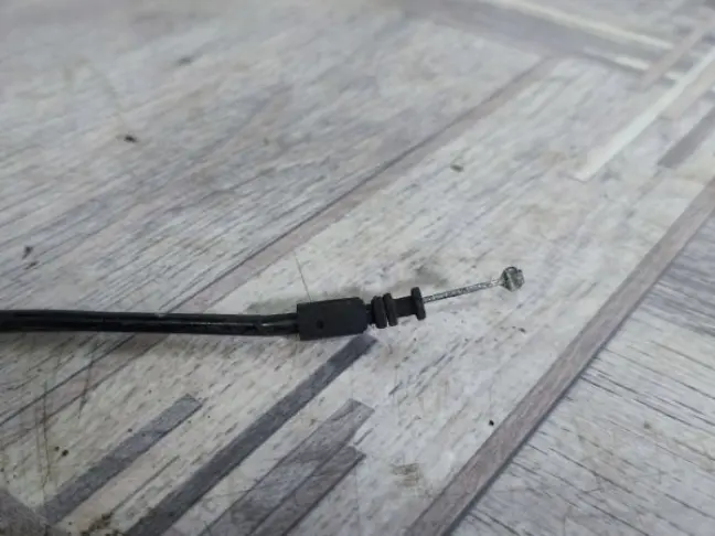 Трос открывания капота Land Rover Sport L320