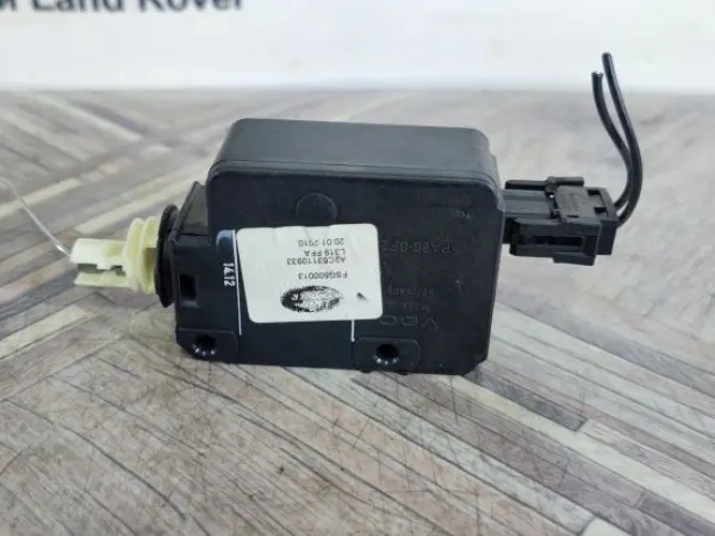 Замок лючка бензобака DISCOVERY 3/4 L319