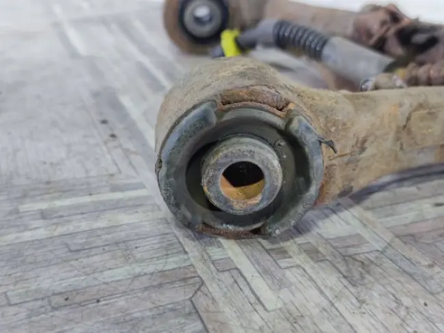 Рычаг передний верхн правый Land Rover Sport L320