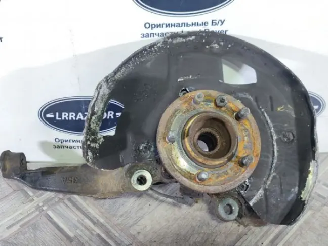 Кулак передний правый Range Rover Sport L320 09-13