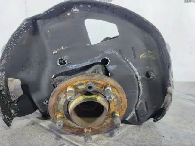 Кулак передний правый Range Rover Sport L320 09-13