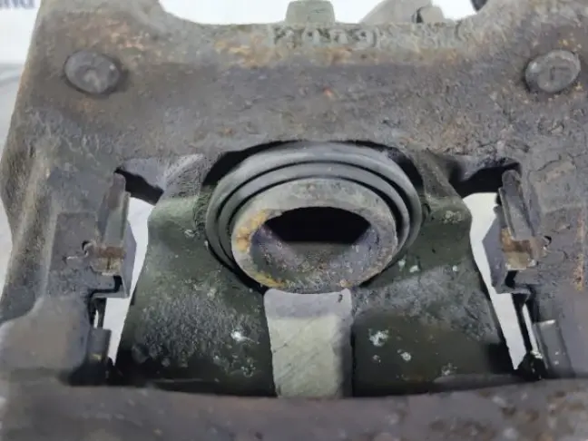 Суппорт правый задний Land Rover Sport L320