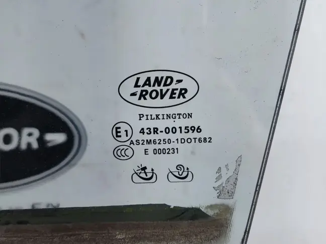 Стекло двери передней левой Range Rover Sport L320