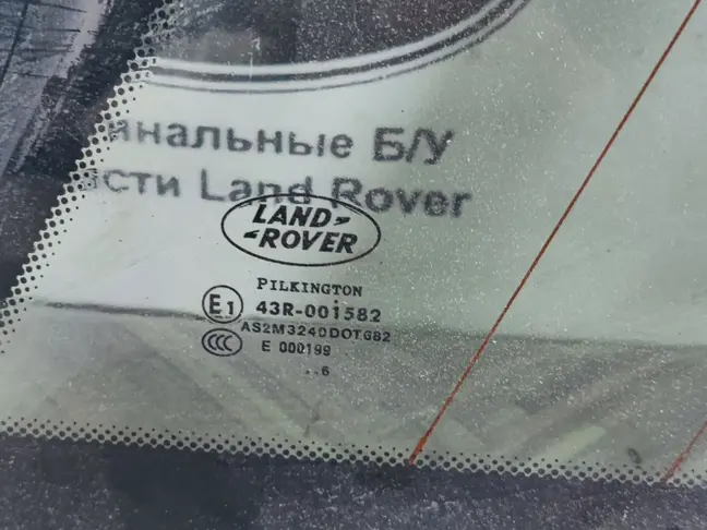 Стекло кузовное глухое правое Range Rover L322