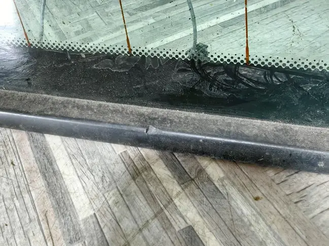 Стекло кузовное глухое левое Range Rover L322