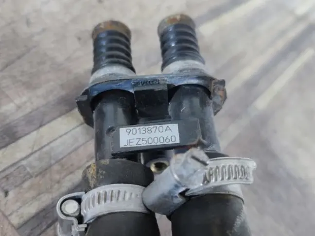 Патрубок охлаждения Range Rover 3 L322 3.6