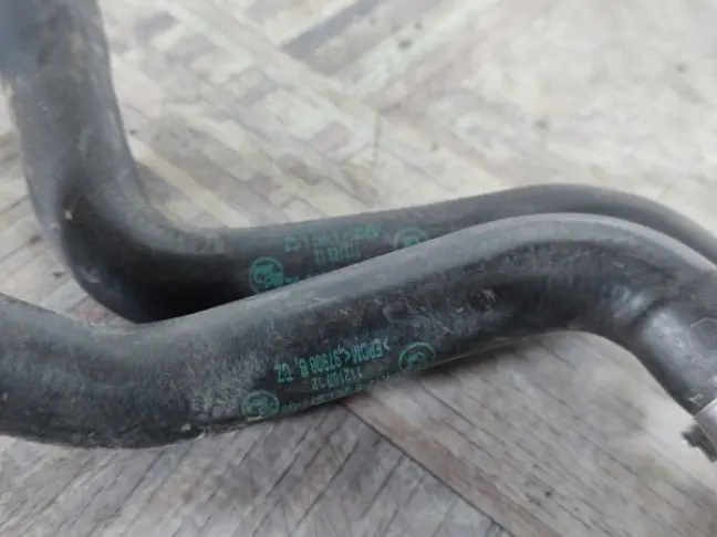 Патрубок охлаждения Range Rover 3 L322 3.6