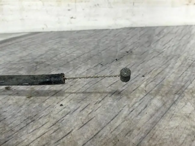 Трос капота средний Range Rover 3 L322 02-12