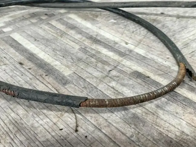 Трос капота средний Range Rover 3 L322 02-12