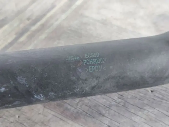 Патрубок охлаждения Range Rover 3 L322 3.6