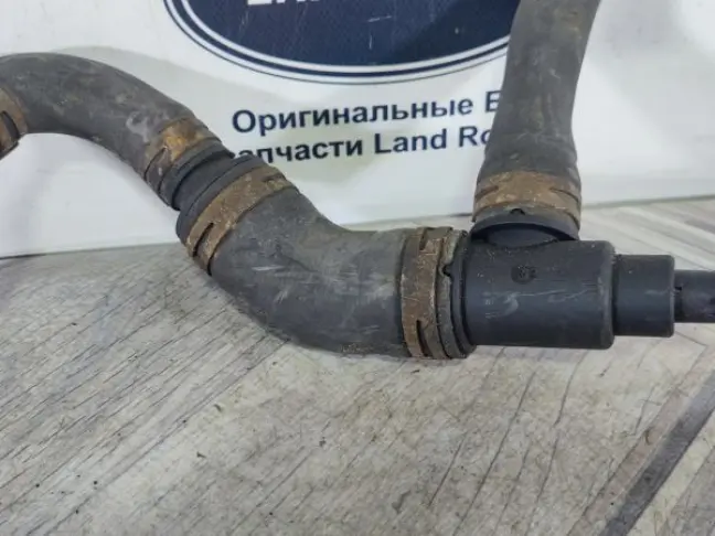 Патрубок охлаждения Range Rover 3 L322 3.6