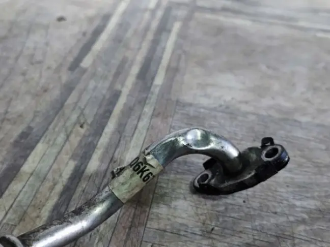 Трубка слива масла левая Range Rover 3 L322 3.6