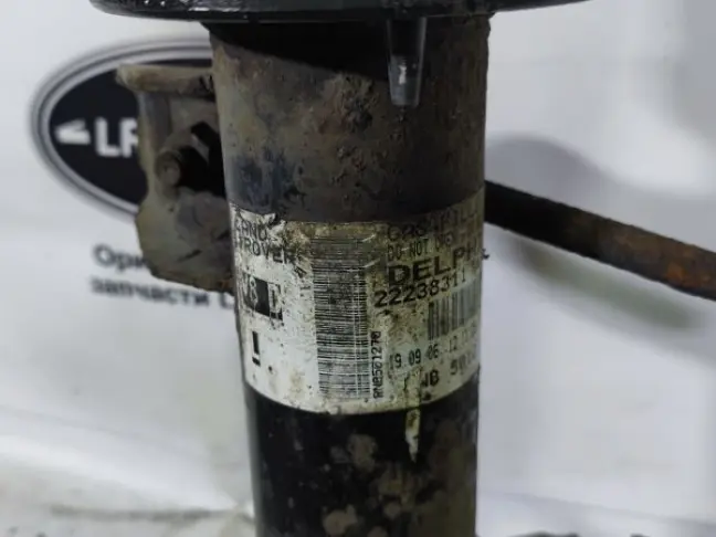 Стойка в сборе левая передняя Range Rover 3 L322