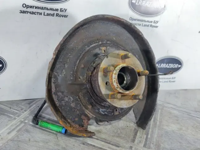 Кулак задний левый Range Rover L322 02-09