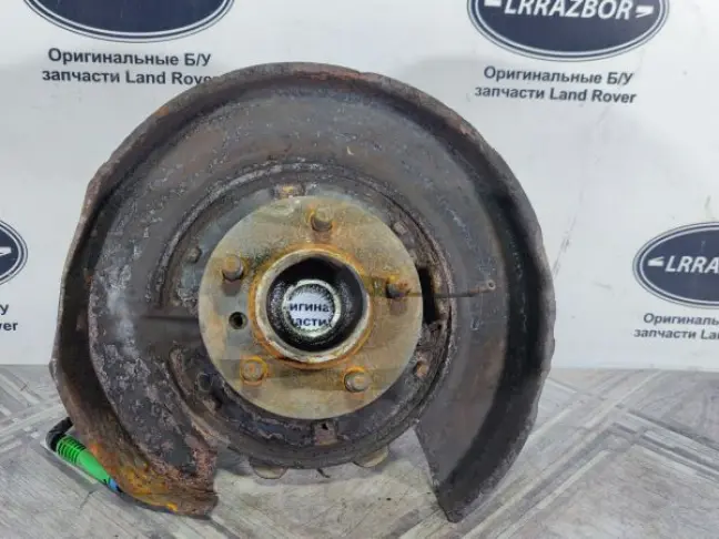 Кулак задний левый Range Rover L322 02-09