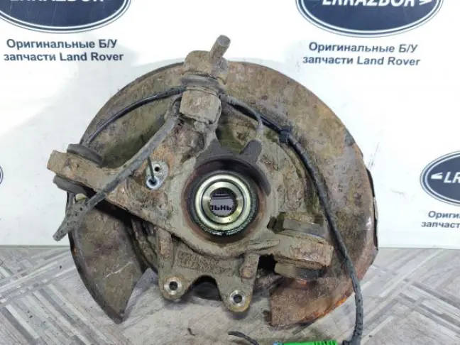 Кулак задний левый Range Rover L322 02-09