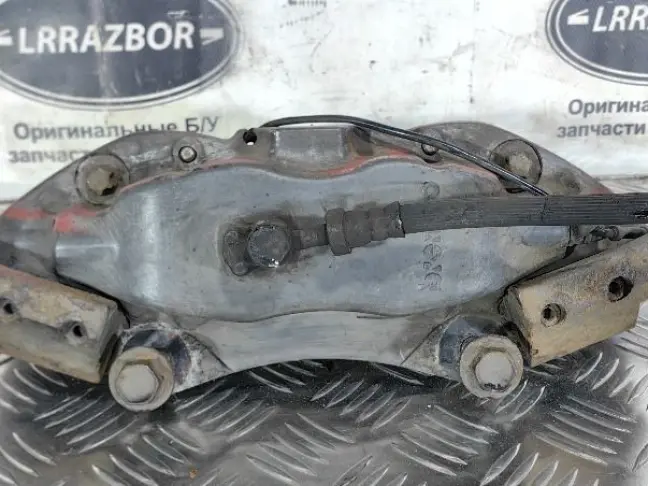 Суппорт левый передний Range Rover 3 L322