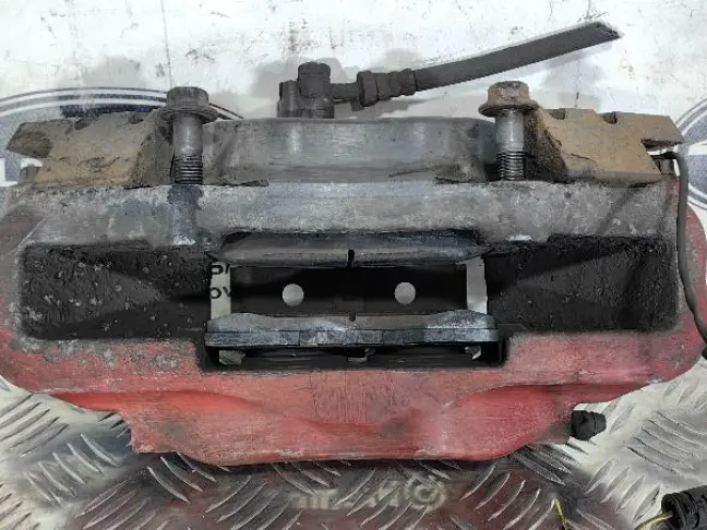 Суппорт левый передний Range Rover 3 L322