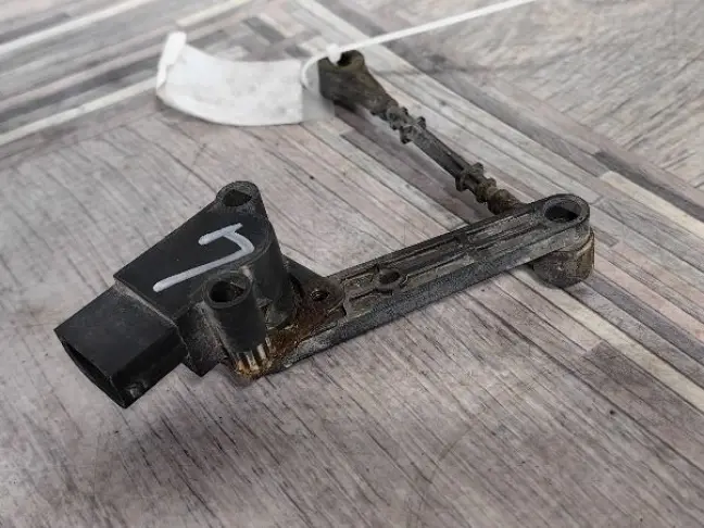 Датчик кузова левый задний Land Rover Discovery 3