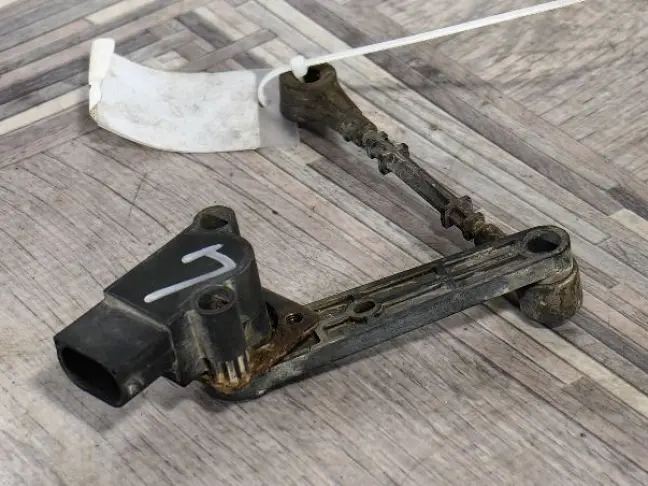 Датчик кузова левый задний Land Rover Discovery 3