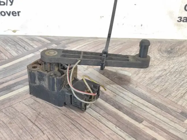 Датчик задний правый кузова Land Rover Discovery 3