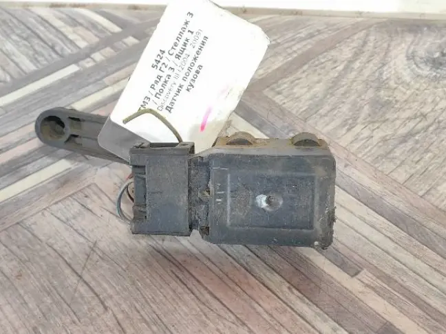 Датчик задний правый кузова Land Rover Discovery 3