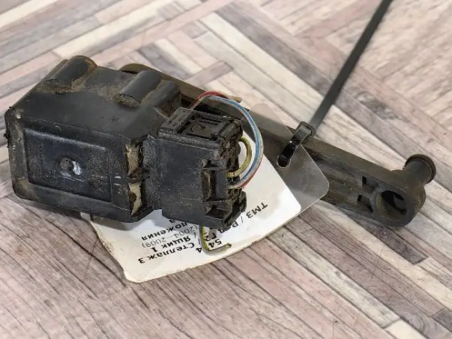 Датчик задний правый кузова Land Rover Discovery 3