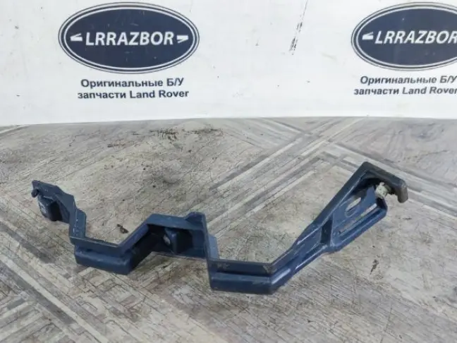 Кронштейн передний правый Discovery 3 L319