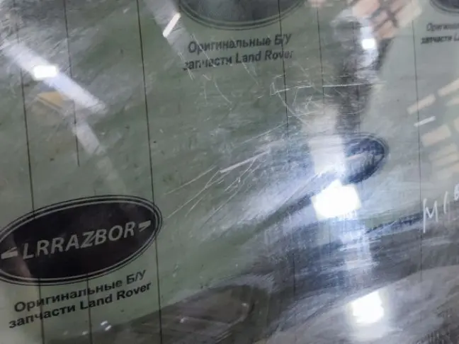Стекло кузовное глухое правое DISCOVERY 3/4 L319