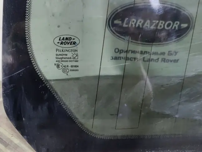 Стекло кузовное глухое правое DISCOVERY 3/4 L319