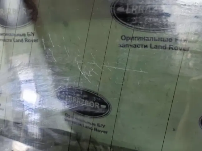 Стекло кузовное глухое правое DISCOVERY 3/4 L319