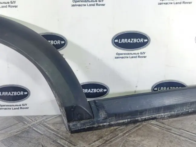Молдинг двери задней правой DISCOVERY 3 L319 05-09
