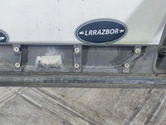 Молдинг двери задней правой DISCOVERY 3 L319 05-09