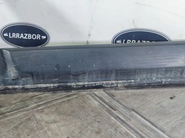 Молдинг двери задней правой DISCOVERY 3 L319 05-09