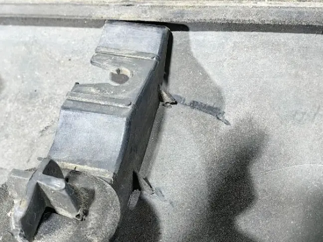 Молдинг передней правой двери DISCOVERY 3 L319