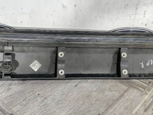 Молдинг передней правой двери DISCOVERY 3 L319