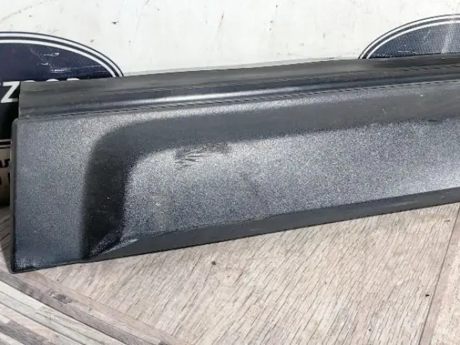 Молдинг передней правой двери DISCOVERY 3 L319